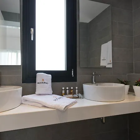 Apartament Botargo Suites *